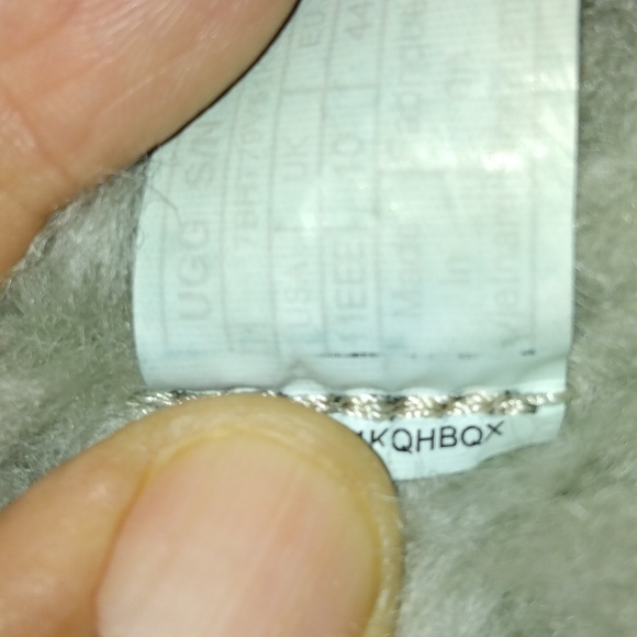 UGG Slippers - Picture 8 of 8